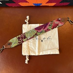 Nena & Co shorty strap